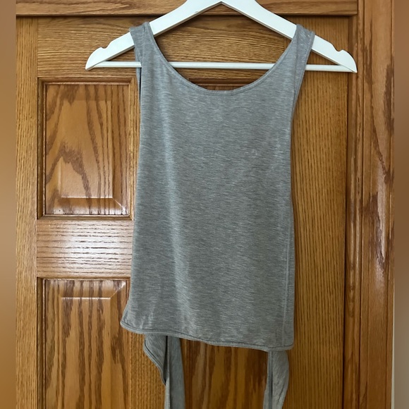 Lululemon turn to tie tank - Picture 5 of 7